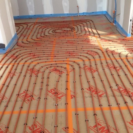 installation-d-un-plancher-chauffant-__