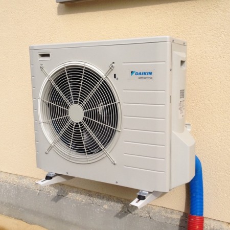 pompe-a-chaleur-air-eau-groupe-exterieur-__